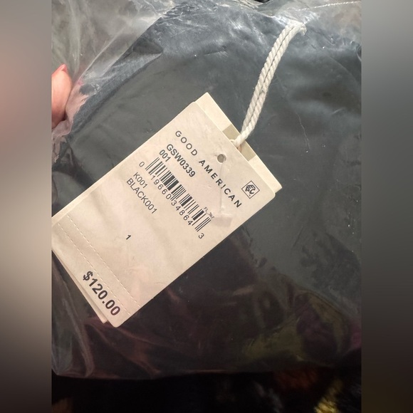 Good American Good Compression Show Up One Piece - Picture 8 of 9